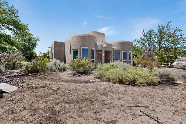 493 Angel Road NE, Corrales, NM 87048