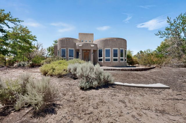 493 Angel Road NE, Corrales, NM 87048