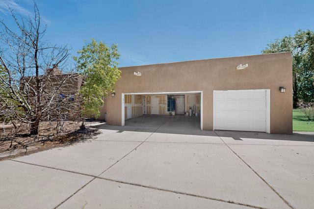 493 Angel Road NE, Corrales, NM 87048