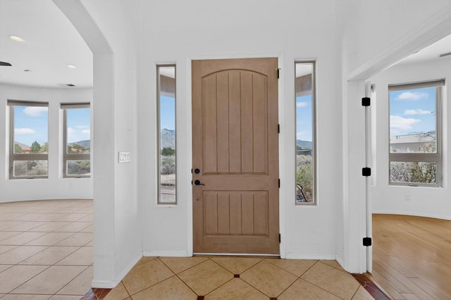 493 Angel Road NE, Corrales, NM 87048