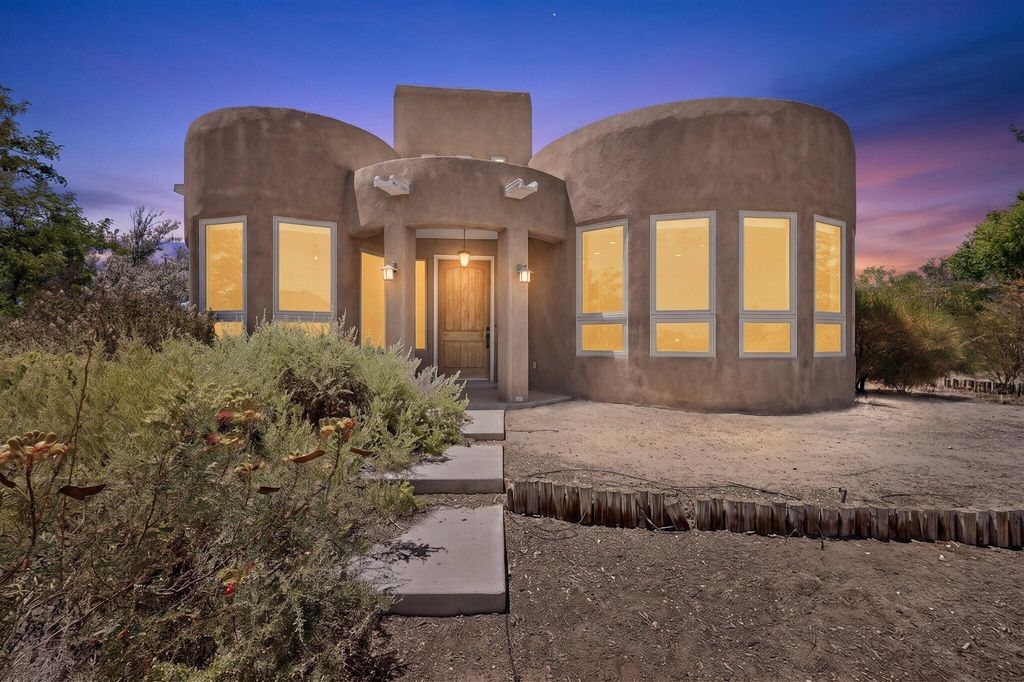 493 Angel Road NE, Corrales, NM 87048