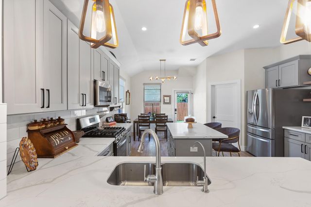 303 W Browning ST, Manor, TX 78653