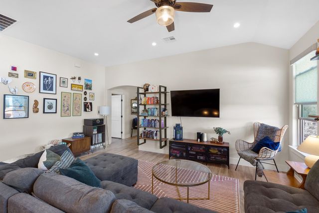303 W Browning ST, Manor, TX 78653