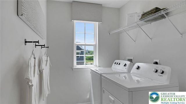 129 Winding Road, Forks Twp, PA 18040