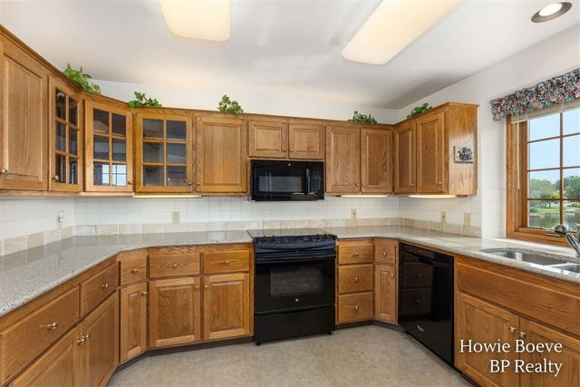 9112 Bluff Lake Street, Zeeland, MI 49464