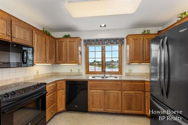 9112 Bluff Lake Street, Zeeland, MI 49464