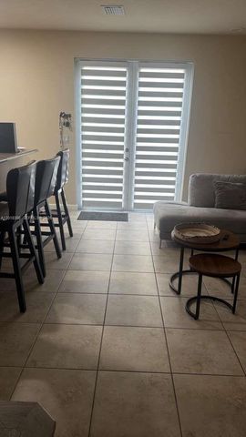 9431 SW 172nd Ave ., Miami, FL 33196
