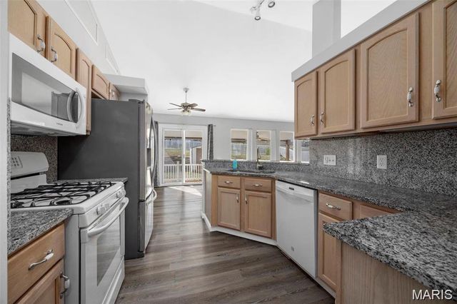 211 Butternut Stage Drive, St Peters, MO 63376