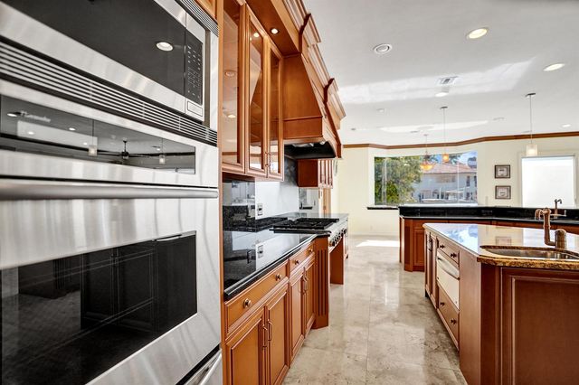 2330 NE 31st Court, Lighthouse Point, FL 33064