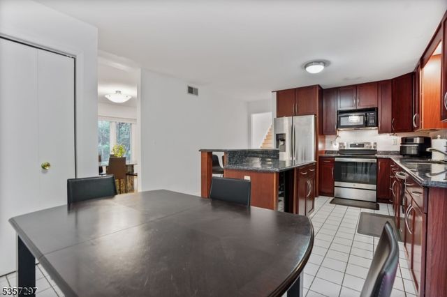 140 Sun Valley Way, Morris Plains Boro, NJ 07950