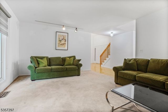 140 Sun Valley Way, Morris Plains Boro, NJ 07950