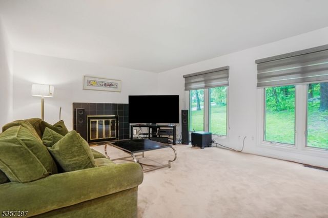 140 Sun Valley Way, Morris Plains Boro, NJ 07950