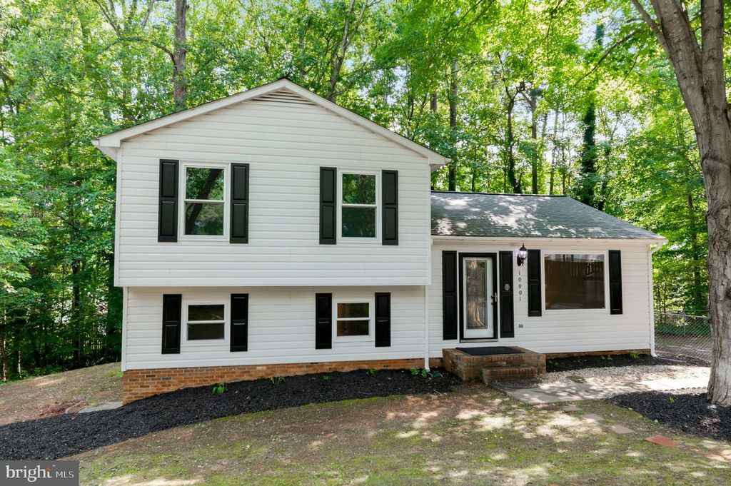 10001 KNOTTY PINE CT, Spotsylvania, VA 22553