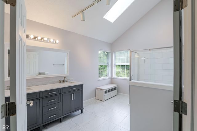 11233 Bayridge Circle E, Indianapolis, IN 46236