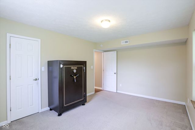 11233 Bayridge Circle E, Indianapolis, IN 46236