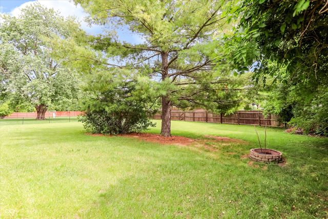 11233 Bayridge Circle E, Indianapolis, IN 46236
