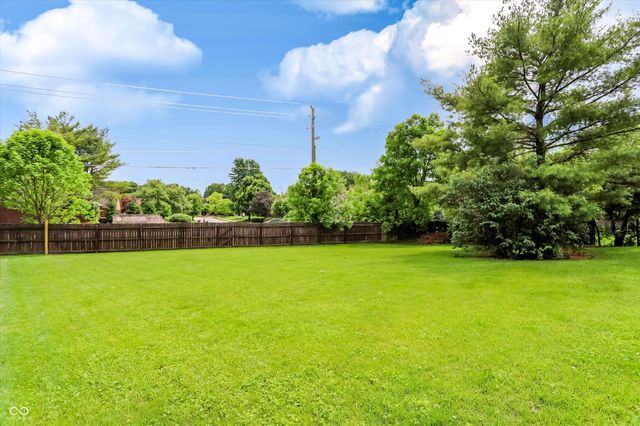 11233 Bayridge Circle E, Indianapolis, IN 46236