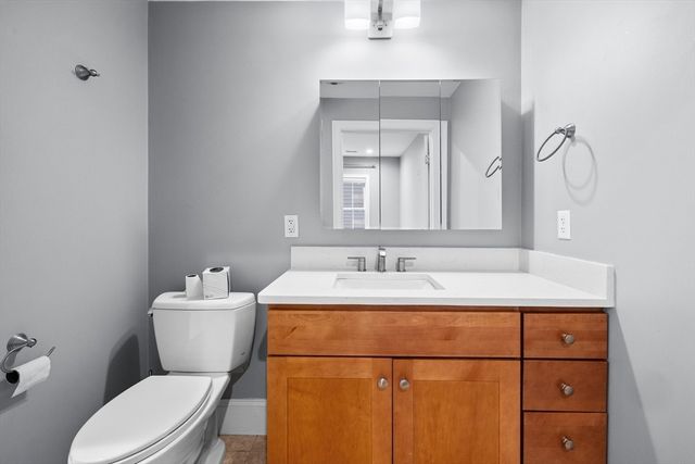 360 W 2nd St 14, Boston, MA 02127