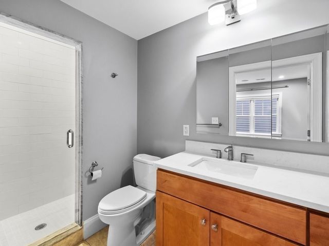 360 W 2nd St 14, Boston, MA 02127