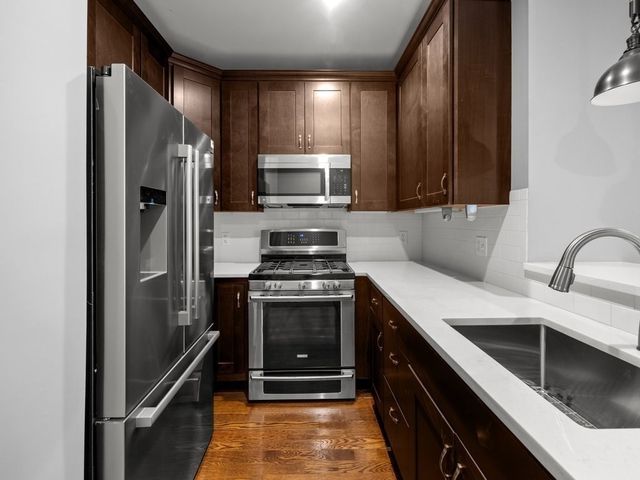 360 W 2nd St 14, Boston, MA 02127