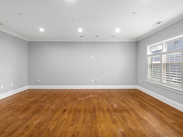 360 W 2nd St 14, Boston, MA 02127