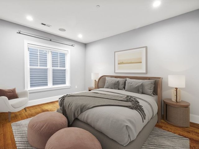 360 W 2nd St 14, Boston, MA 02127