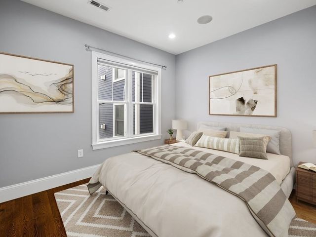 360 W 2nd St 14, Boston, MA 02127