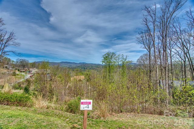 R4 Curtain Bluff, Hendersonville, NC 28791