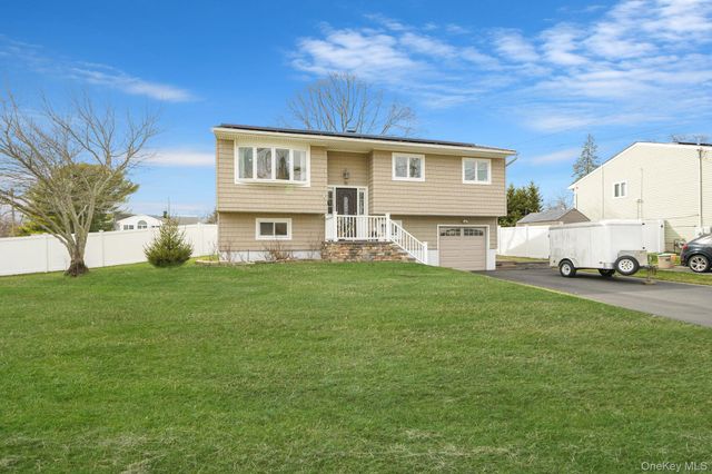 70 Boulevard Avenue, West Islip, NY 11795