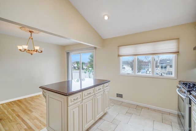 70 Boulevard Avenue, West Islip, NY 11795