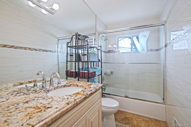 70 Boulevard Avenue, West Islip, NY 11795