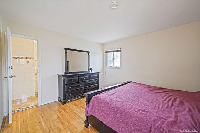 70 Boulevard Avenue, West Islip, NY 11795