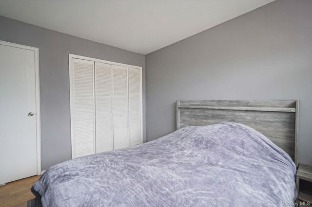 70 Boulevard Avenue, West Islip, NY 11795