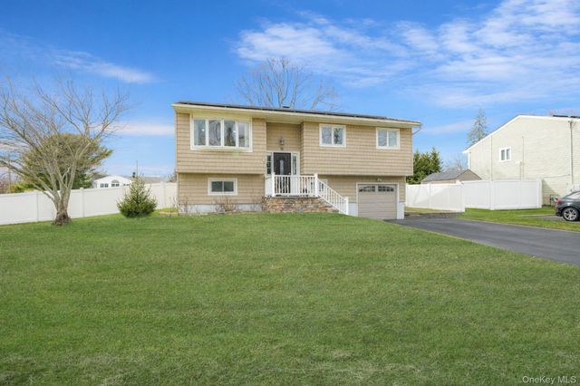 70 Boulevard Avenue, West Islip, NY 11795