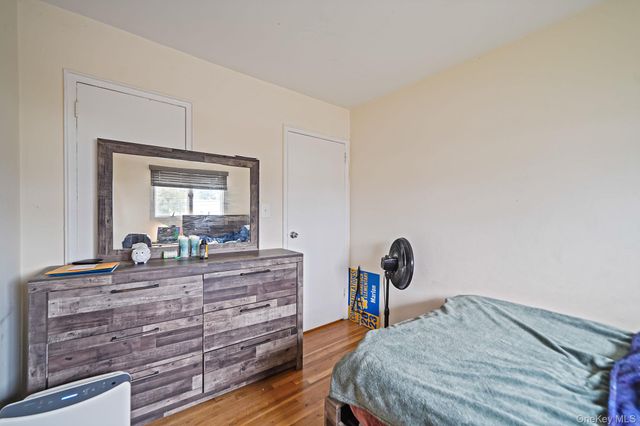 70 Boulevard Avenue, West Islip, NY 11795