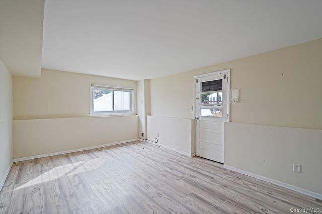 70 Boulevard Avenue, West Islip, NY 11795