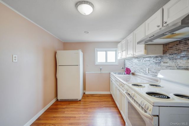 70 Boulevard Avenue, West Islip, NY 11795