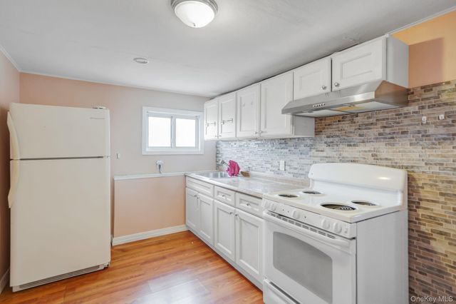 70 Boulevard Avenue, West Islip, NY 11795