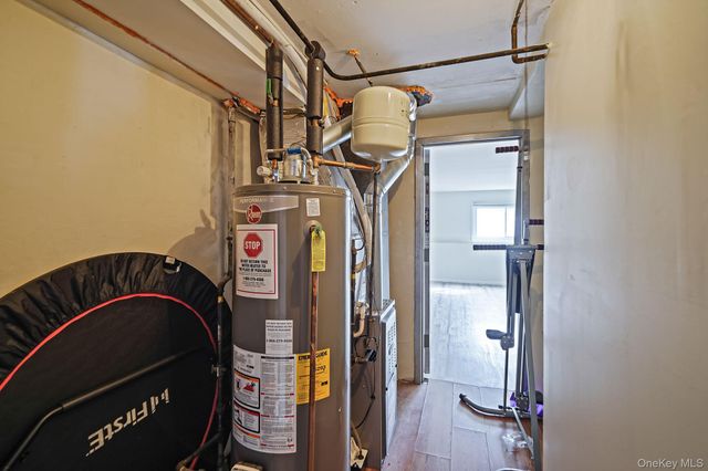 70 Boulevard Avenue, West Islip, NY 11795