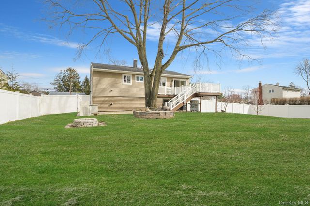 70 Boulevard Avenue, West Islip, NY 11795