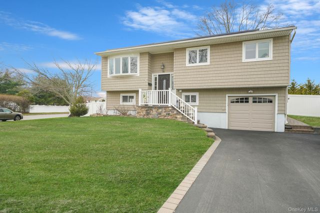 70 Boulevard Avenue, West Islip, NY 11795