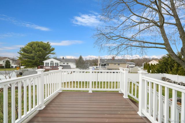 70 Boulevard Avenue, West Islip, NY 11795