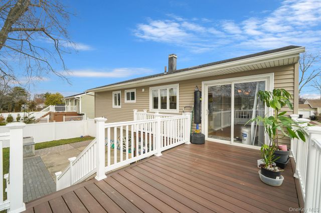 70 Boulevard Avenue, West Islip, NY 11795