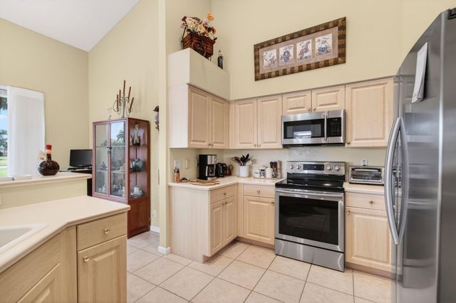 6862 SWANSEA Lane, Boynton Beach, FL 33472