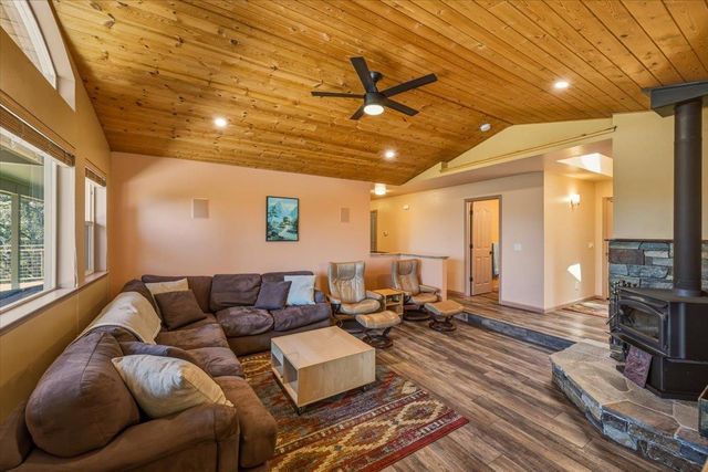 14038 Greenhaven Ln, Grass Valley, CA 95945