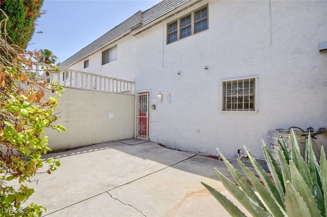 171 Greenbriar Townhouse Way, Las Vegas, NV 89121