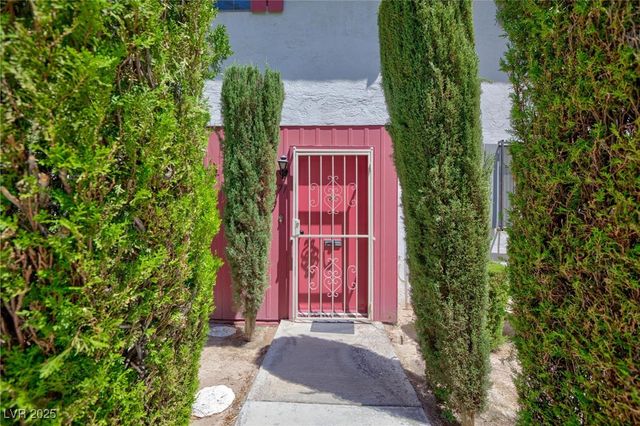 171 Greenbriar Townhouse Way, Las Vegas, NV 89121