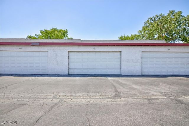 171 Greenbriar Townhouse Way, Las Vegas, NV 89121