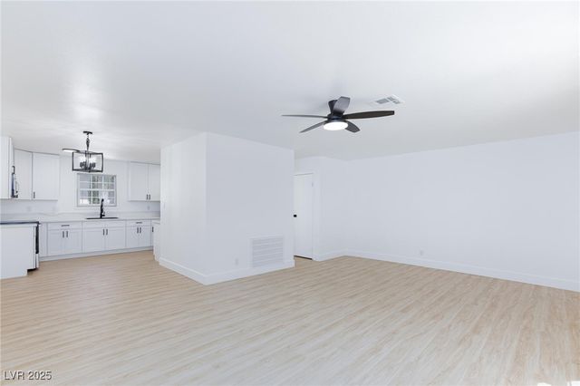 171 Greenbriar Townhouse Way, Las Vegas, NV 89121