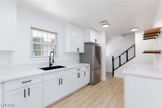 171 Greenbriar Townhouse Way, Las Vegas, NV 89121